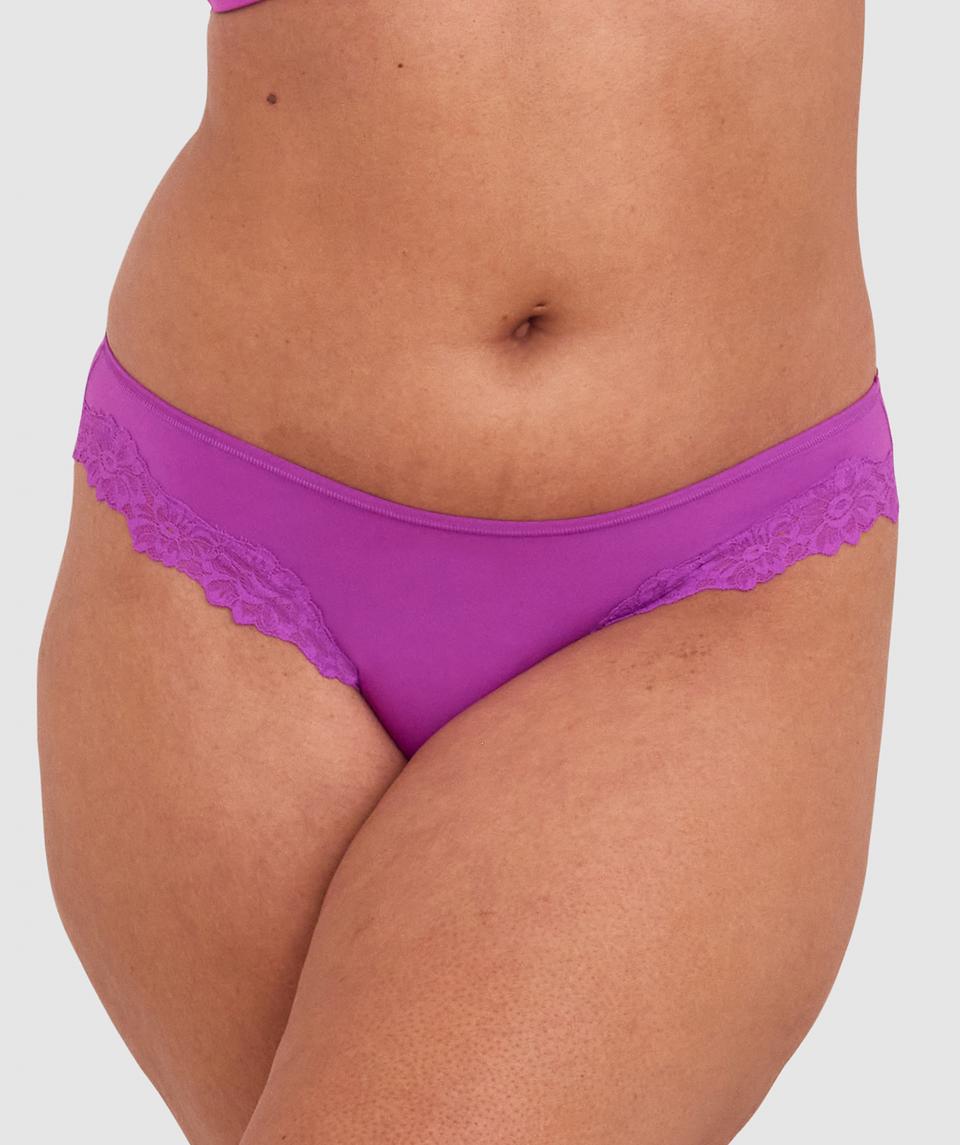 Terri-Leigh wears a size 12DD and size 12 underwear. She is a size 12 Is 177cm tall with a 98cm bust and 79cm waist and 79cm hips.