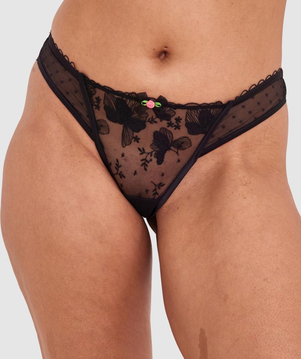 Terri-Leigh wears a size 12DD and size 12 underwear. She is a size 12 Is 177cm tall with a 98cm bust and 79cm waist and 79cm hips.
