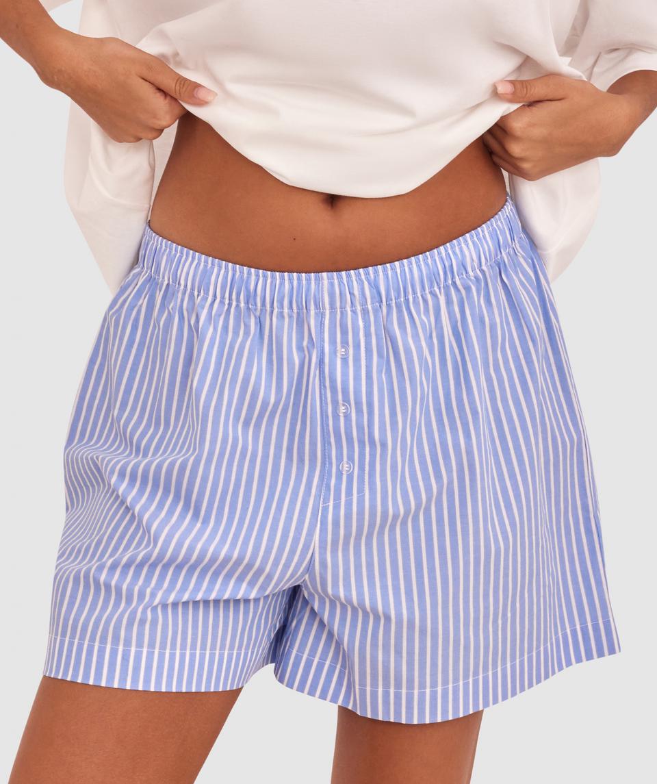 Kushi is wearing a 10C/S top and 10/S bottom, with bust 79cm/31in, waist 61cm/24in, and hip 91cm/36in. She stands at 173cm/5'8in.