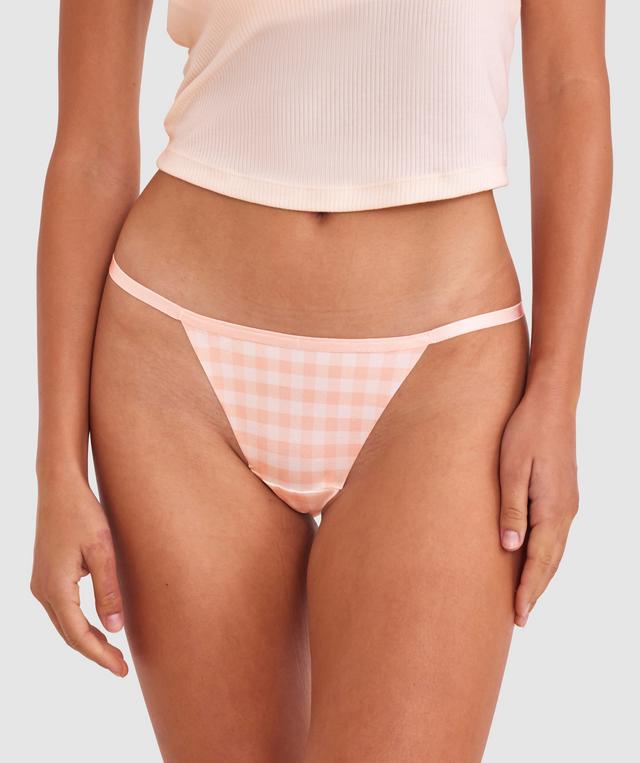 Tamara is wearing a 10B/C top and 10 bottom with bust 82cm waist 64cm and hip 88cm. She stands at 173cm/5'6in.