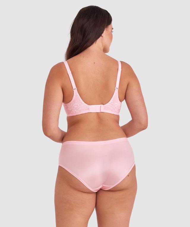Jasmine is wearing a 12DD top and 12 bottom. She stands at 175cmcm/5'9in.