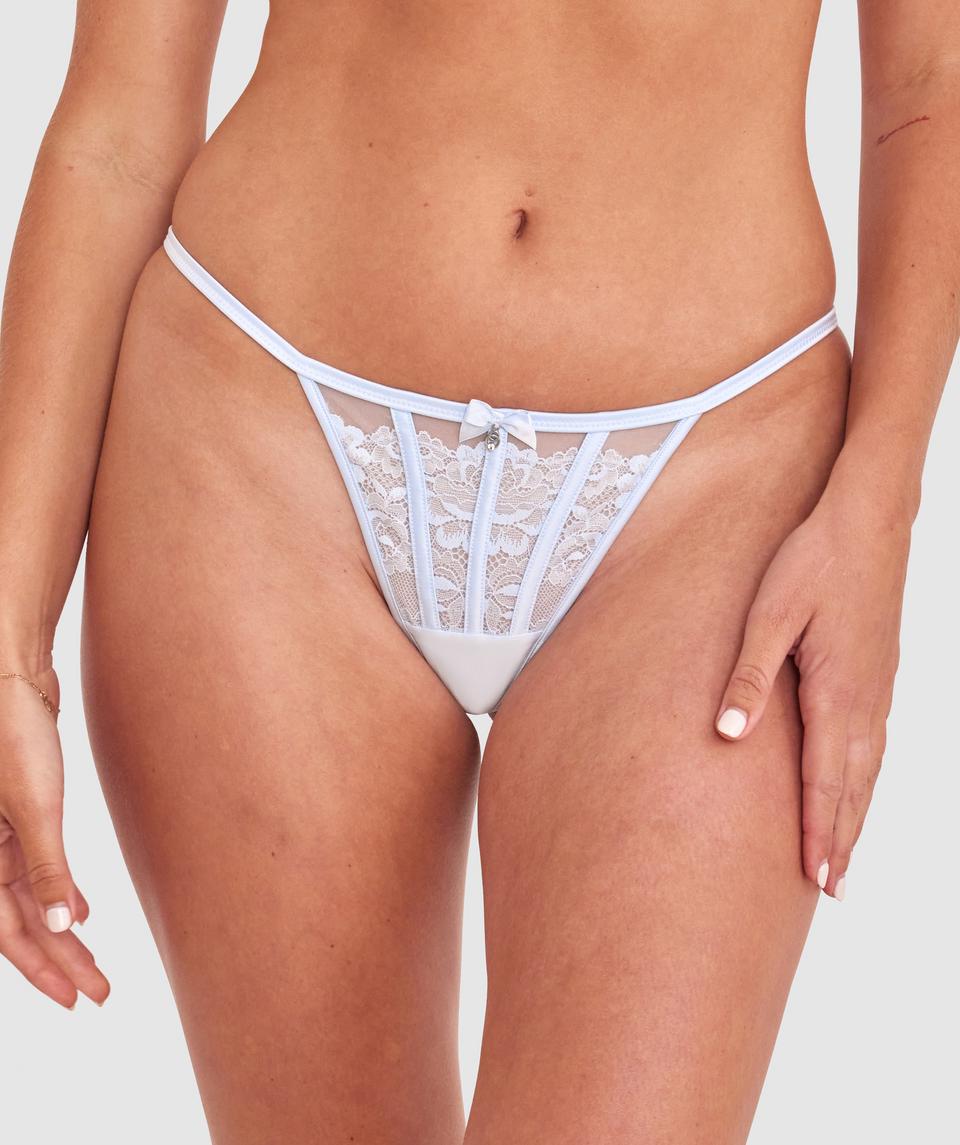 Georgia is wearing a 10BC bra and size 10 underwear, with bust 86cm/34in, waist 69cm/27in, and hip 95cm/37.5in. She stands at 175cm/5'9in.
