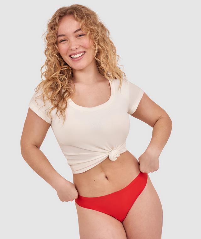 Tay G wears a size 12DD bra and size 12 underwear. She is 161cm tall and has measurements of 92cm bust a 71cm waist and 101cm hips.