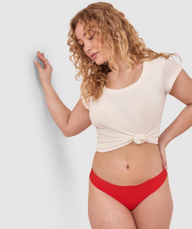 Tay G wears a size 12DD bra and size 12 underwear. She is 161cm tall and has measurements of 92cm bust a 71cm waist and 101cm hips.