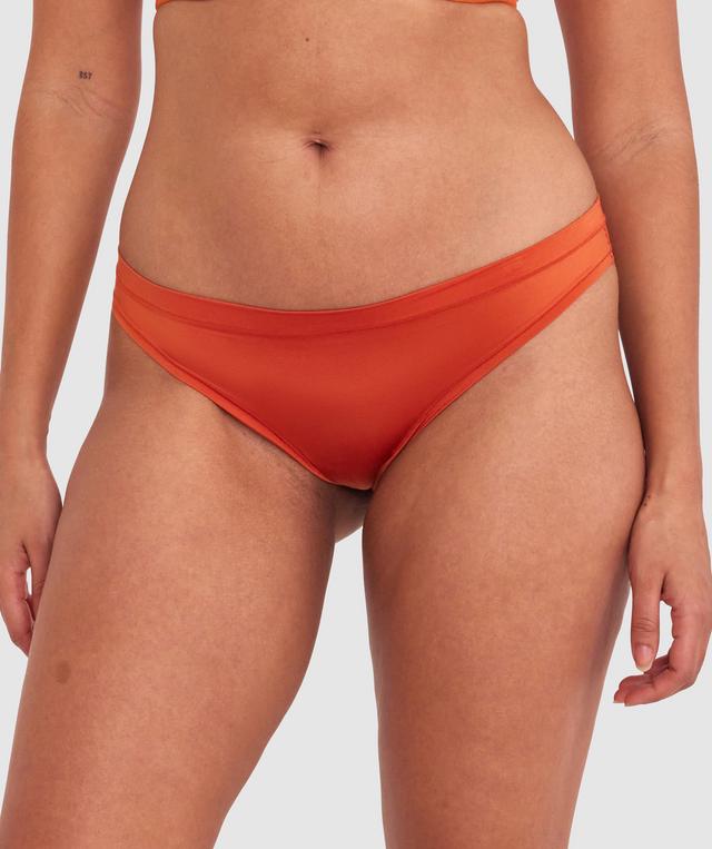 Shimma is wearing a 12 DD top and 12 bottom with bust 94cm/37in waist 70cm/27 1/2in and hip 107cm/42in. She stands at 175cm/5'9in.