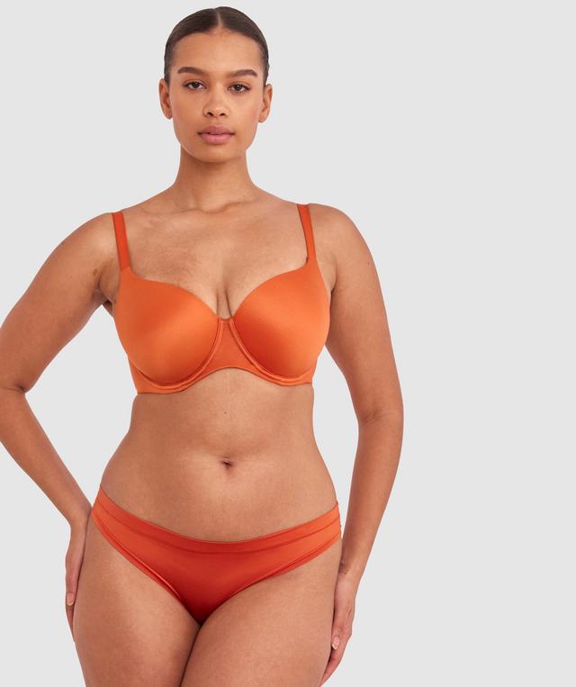 Shimma is wearing a 12 DD top and 12 bottom with bust 94cm/37in waist 70cm/27 1/2in and hip 107cm/42in. She stands at 175cm/5'9in.