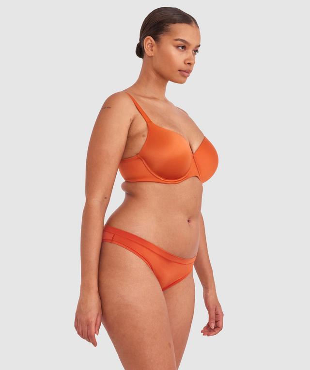 Shimma is wearing a 12 DD top and 12 bottom with bust 94cm/37in waist 70cm/27 1/2in and hip 107cm/42in. She stands at 175cm/5'9in.
