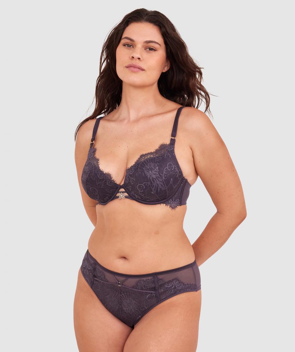 Jasmine is wearing a 12DD bra and size 12 underwear, with bust 96cm/38in, waist 77cm/30.5in, and hip 111cm/43.5in. She stands at 175cm/5'9in.