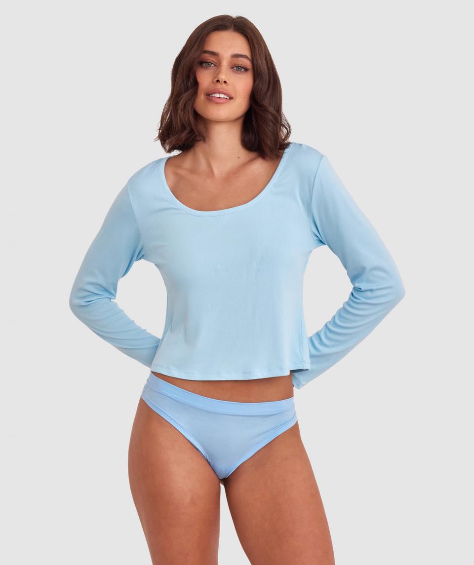 Mia is wearing a 10BC bra and size 10 underwear, with bust 82cm/32.5in, waist 69cm/27in, and hip 91cm/36in. She stands at 171cm/5'7.5in.