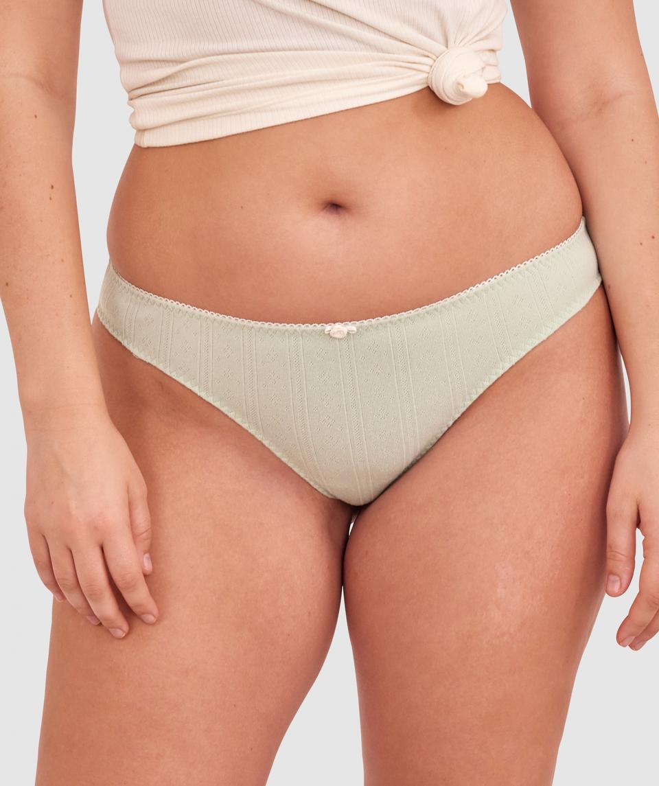 Jasmine is wearing a 12DD bra and size 12 underwear, with bust 96cm/38in, waist 77cm/30.5in, and hip 111cm/43.5in. She stands at 175cm/5'9in.