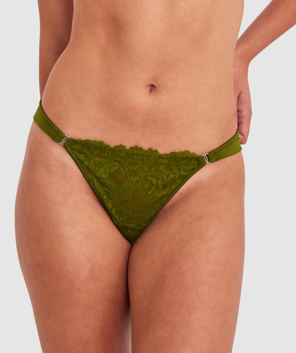 Mia is wearing a 10BC bra and size 10 underwear, with bust 82cm/32.5in, waist 69cm/27in, and hip 91cm/36in. She stands at 171cm/5'7.5in.