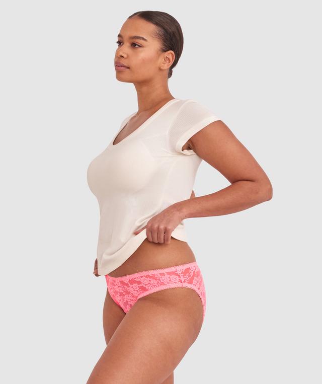 Shimma is wearing a 12 DD top and 12 bottom with bust 94cm/37in waist 70cm/27 1/2in and hip 107cm/42in. She stands at 175cm/5'9in.