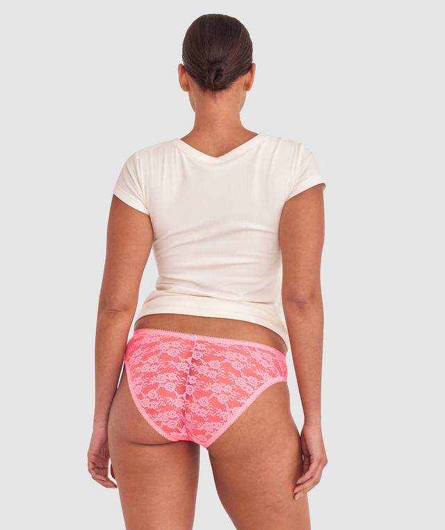 Shimma is wearing a 12 DD top and 12 bottom with bust 94cm/37in waist 70cm/27 1/2in and hip 107cm/42in. She stands at 175cm/5'9in.