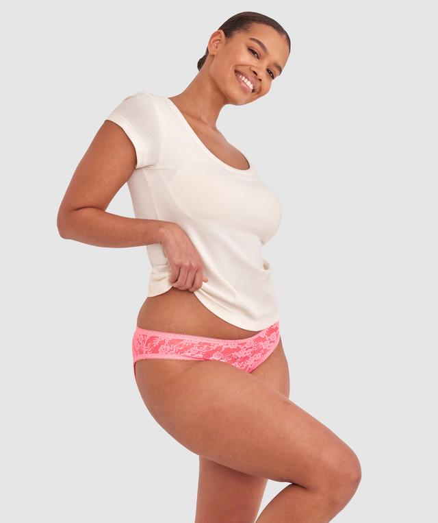 Shimma is wearing a 12 DD top and 12 bottom with bust 94cm/37in waist 70cm/27 1/2in and hip 107cm/42in. She stands at 175cm/5'9in.