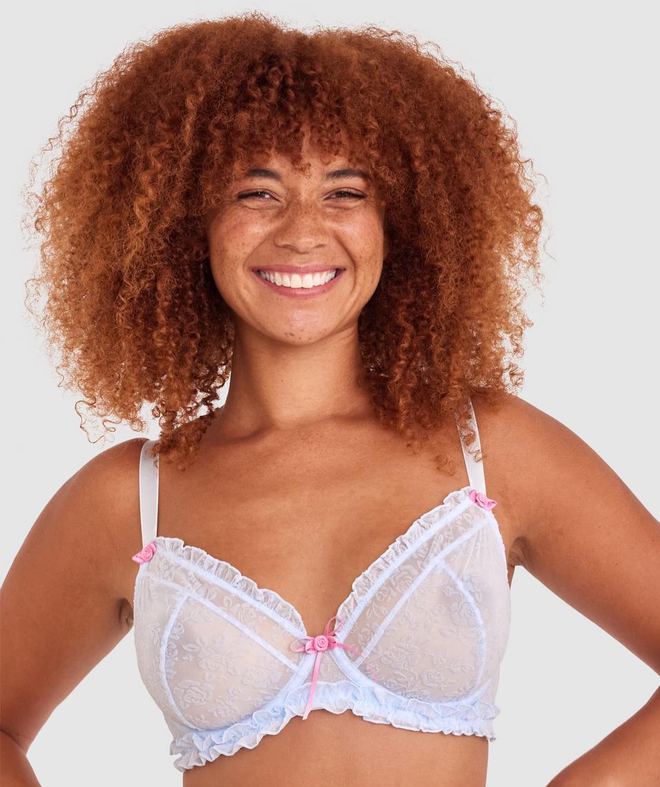 Zara is wearing a 12DD top and 12 bottom, with bust 89cm/35in, waist 71cm/28in, and hip 102cm/40in. She stands at 180cm/5'11in.