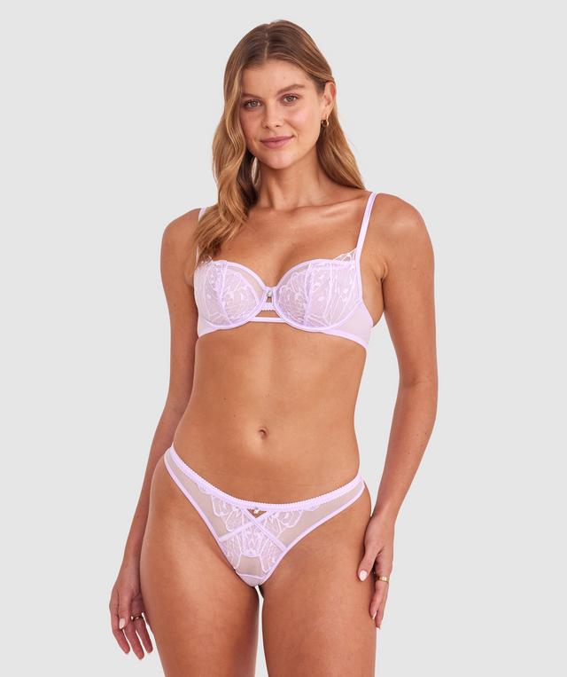 Olivia is wearing a 10B/C top and 10 bottom with bust 81cm/32in waist 65cm/25 1/2in and hip 99cm/39in. She stands at 177cm/5'9in.