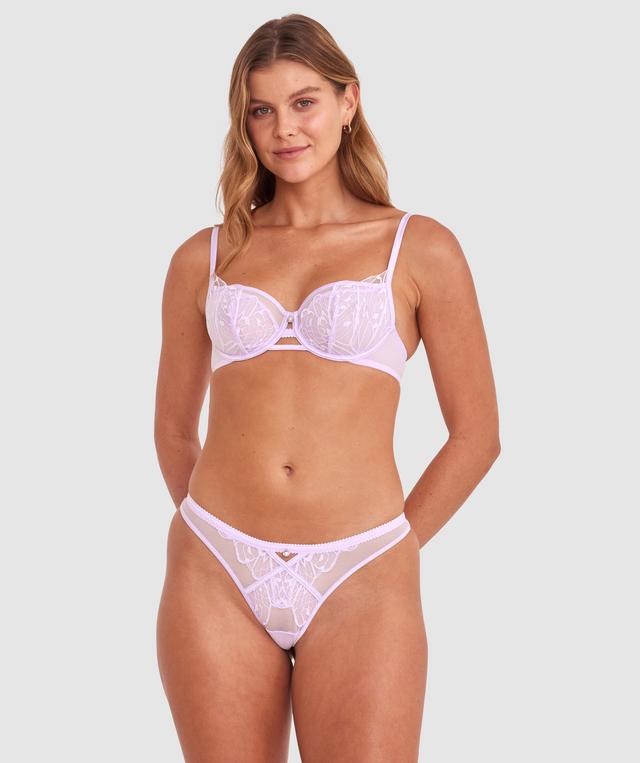 Olivia is wearing a 10B/C top and 10 bottom with bust 81cm/32in waist 65cm/25 1/2in and hip 99cm/39in. She stands at 177cm/5'9in.