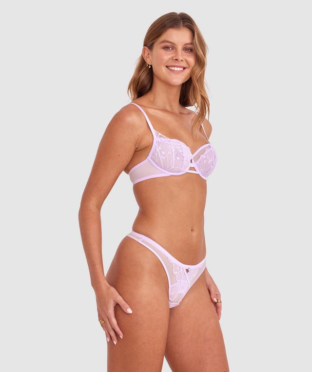 Olivia is wearing a 10B/C top and 10 bottom with bust 81cm/32in waist 65cm/25 1/2in and hip 99cm/39in. She stands at 177cm/5'9in.