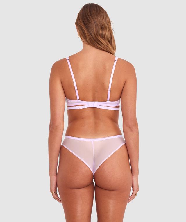 Olivia is wearing a 10B/C top and 10 bottom with bust 81cm/32in waist 65cm/25 1/2in and hip 99cm/39in. She stands at 177cm/5'9in.