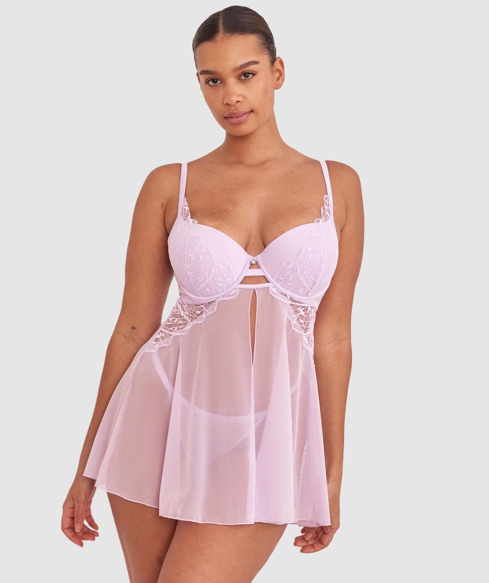 Shimma is wearing a 12 DD top and 12 bottom with bust 94cm/37in waist 70cm/27 1/2in and hip 107cm/42in. She stands at 175cm/5'9in.