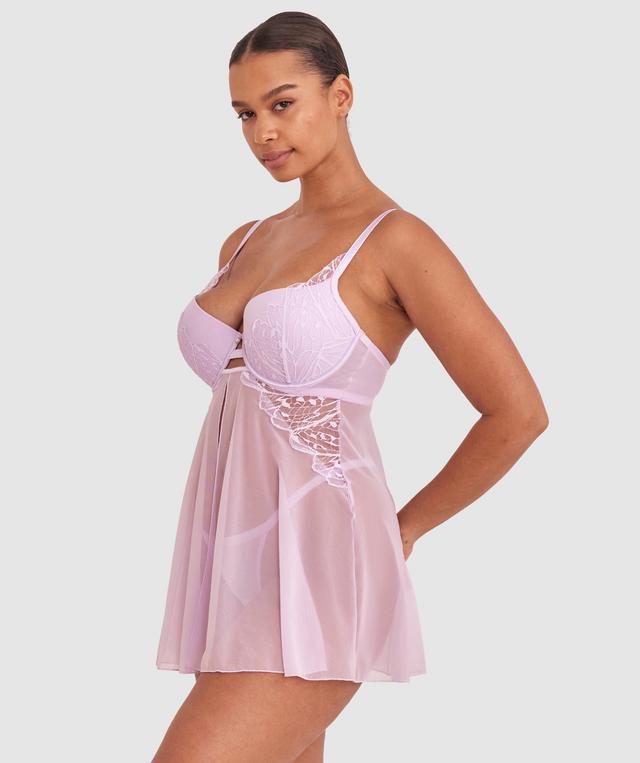 Shimma is wearing a 12 DD top and 12 bottom with bust 94cm/37in waist 70cm/27 1/2in and hip 107cm/42in. She stands at 175cm/5'9in.