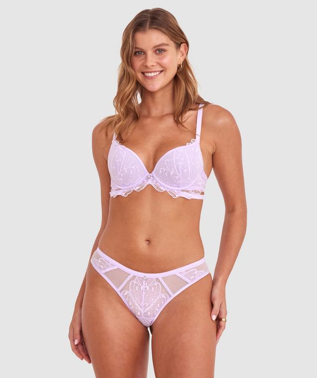 Olivia is wearing a 10B/C top and 10 bottom with bust 81cm/32in waist 65cm/25 1/2in and hip 99cm/39in. She stands at 177cm/5'9in.