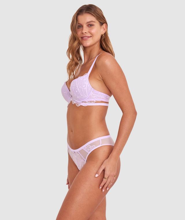 Olivia is wearing a 10B/C top and 10 bottom with bust 81cm/32in waist 65cm/25 1/2in and hip 99cm/39in. She stands at 177cm/5'9in.