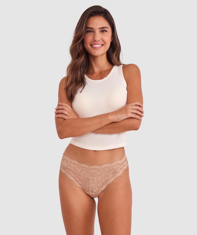 Tamara is wearing a 10B/C top and 10 bottom with bust 82cm waist 64cm and hip 88cm. She stands at 173cm/5'6in.