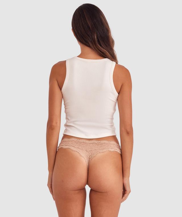 Tamara is wearing a 10B/C top and 10 bottom with bust 82cm waist 64cm and hip 88cm. She stands at 173cm/5'6in.