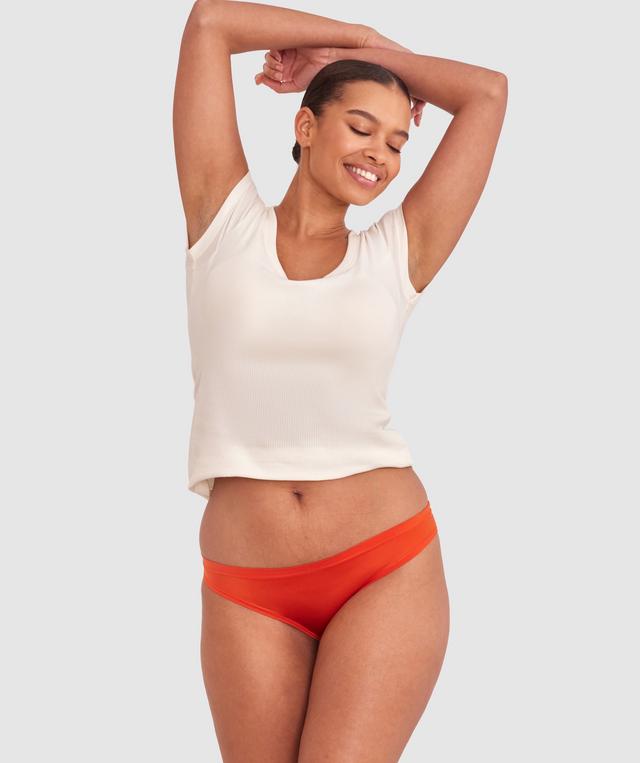 Shimma is wearing a 12 DD top and 12 bottom with bust 94cm/37in waist 70cm/27 1/2in and hip 107cm/42in. She stands at 175cm/5'9in.