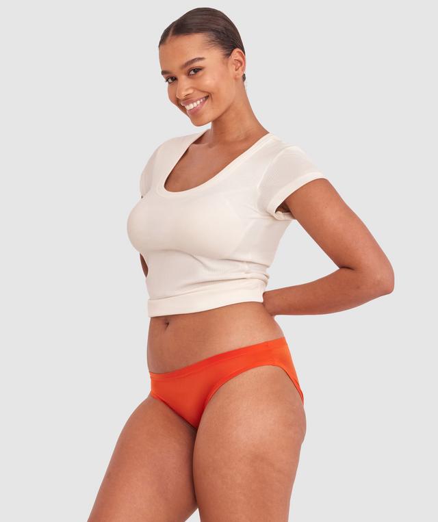 Shimma is wearing a 12 DD top and 12 bottom with bust 94cm/37in waist 70cm/27 1/2in and hip 107cm/42in. She stands at 175cm/5'9in.