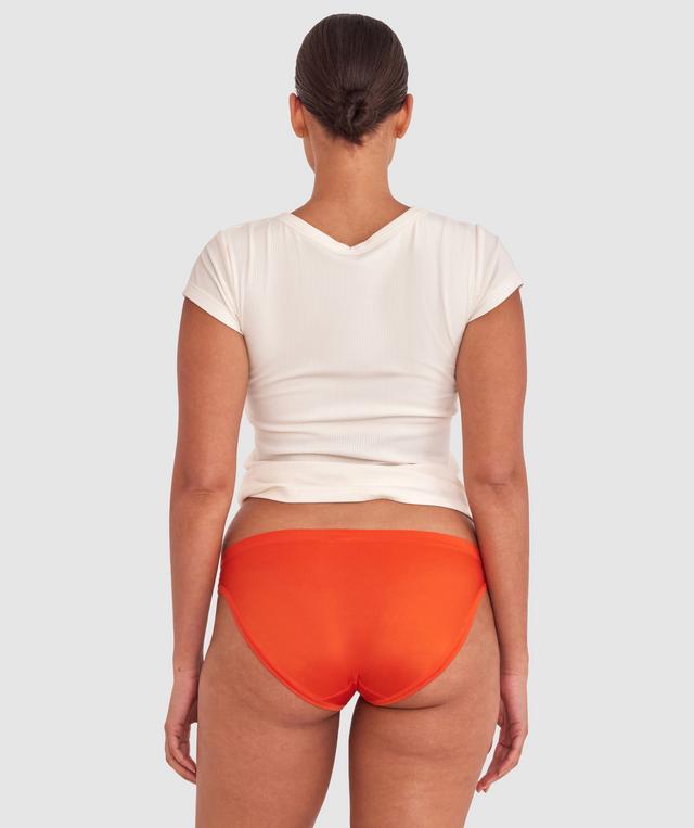 Shimma is wearing a 12 DD top and 12 bottom with bust 94cm/37in waist 70cm/27 1/2in and hip 107cm/42in. She stands at 175cm/5'9in.