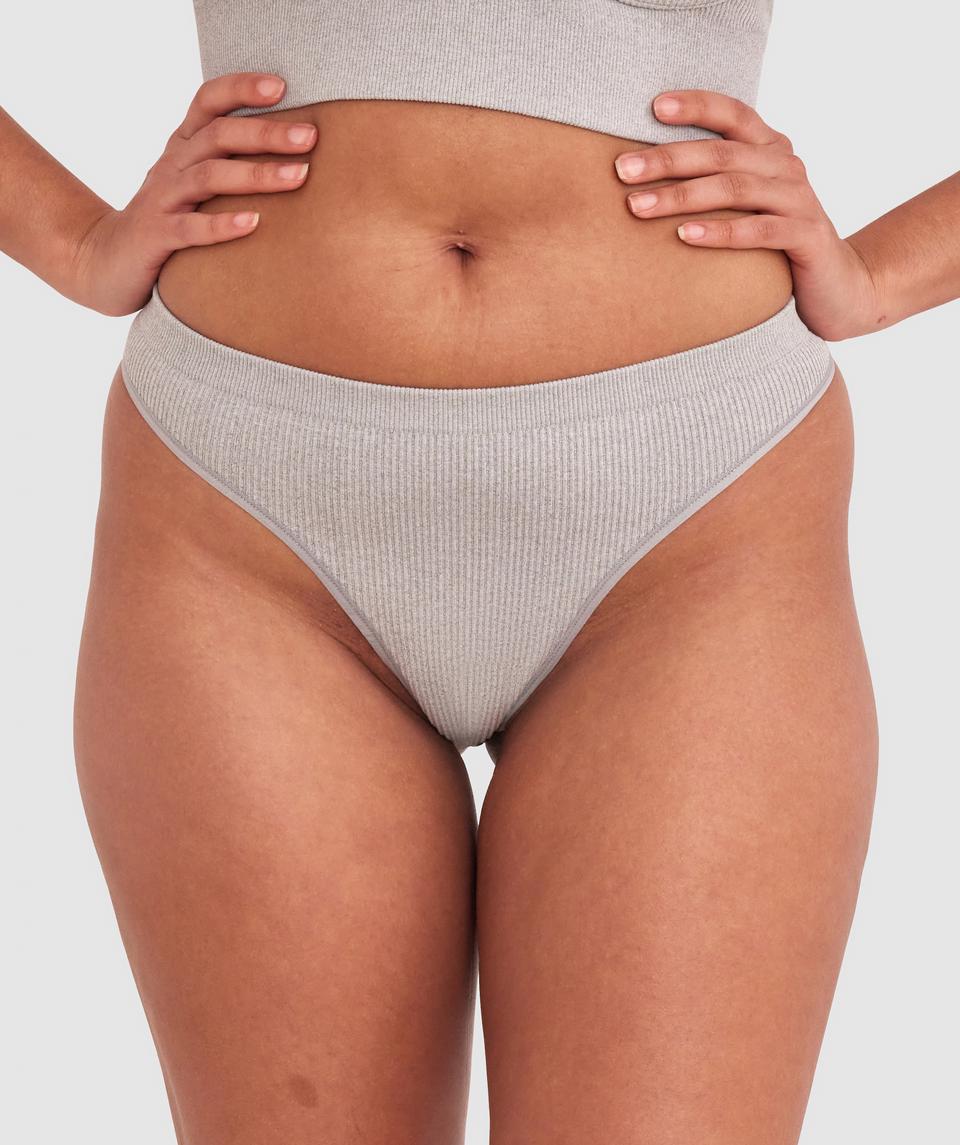 Shimma is wearing a 12 DD top and 12 bottom with bust 94cm/37in waist 70cm/27 1/2in and hip 107cm/42in. She stands at 175cm/5'9in.