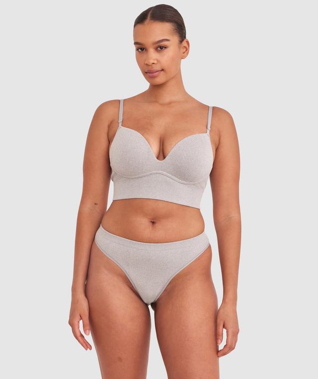 Shimma is wearing a 12 DD top and 12 bottom with bust 94cm/37in waist 70cm/27 1/2in and hip 107cm/42in. She stands at 175cm/5'9in.