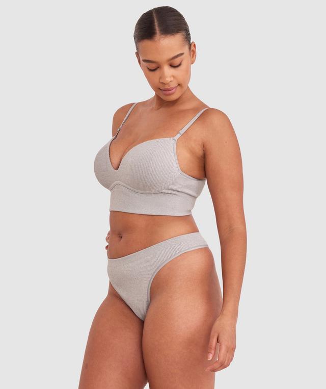 Shimma is wearing a 12 DD top and 12 bottom with bust 94cm/37in waist 70cm/27 1/2in and hip 107cm/42in. She stands at 175cm/5'9in.