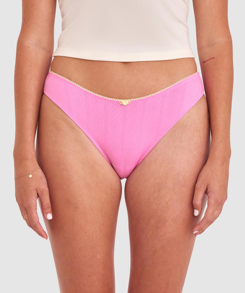 Georgia is wearing a 10BC bra and size 10 underwear, with bust 86cm/34in, waist 69cm/27in, and hip 95cm/37.5in. She stands at 175cm/5'9in.