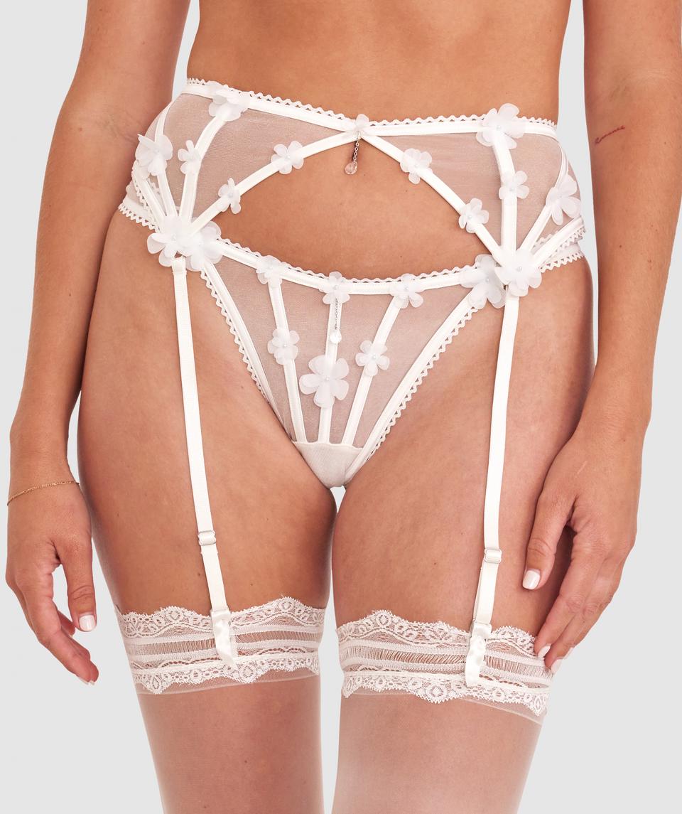 Georgia is wearing a 10BC bra and size 10 underwear, with bust 86cm/34in, waist 69cm/27in, and hip 95cm/37.5in. She stands at 175cm/5'9in.
