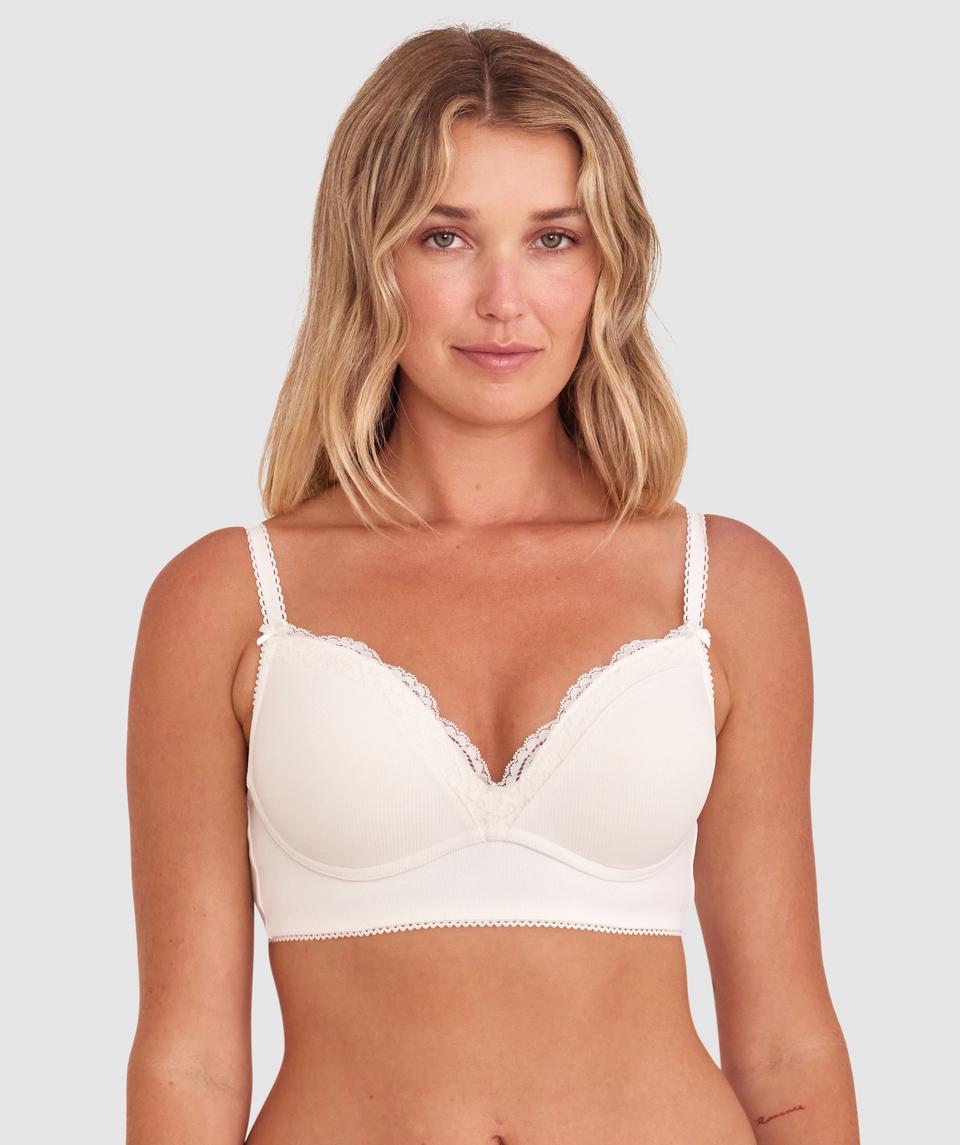 Georgia is wearing a 10BC bra and size 10 underwear, with bust 86cm/34in, waist 69cm/27in, and hip 95cm/37.5in. She stands at 175cm/5'9in.