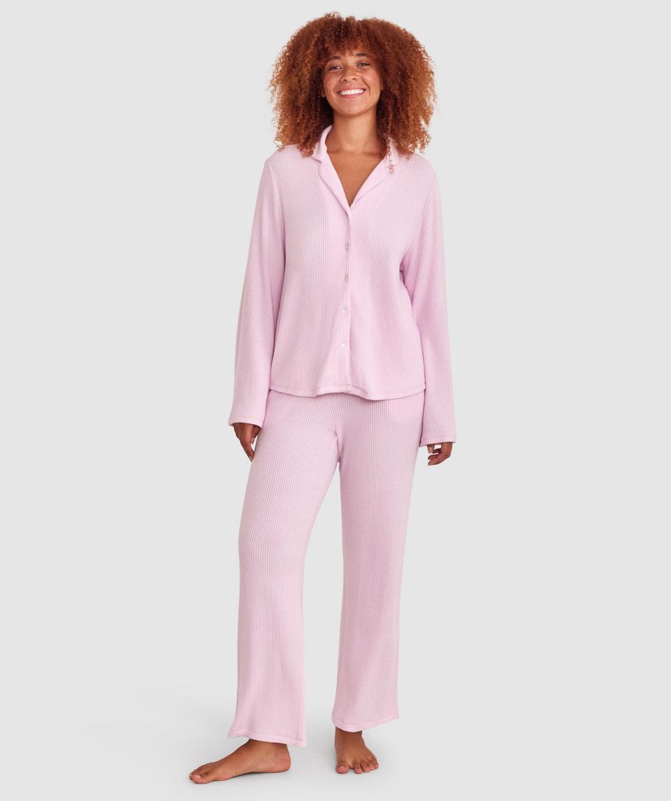 Zara is wearing a 12DD top and 12 bottom, with bust 89cm/35in, waist 71cm/28in, and hip 102cm/40in. She stands at 180cm/5'11in.
