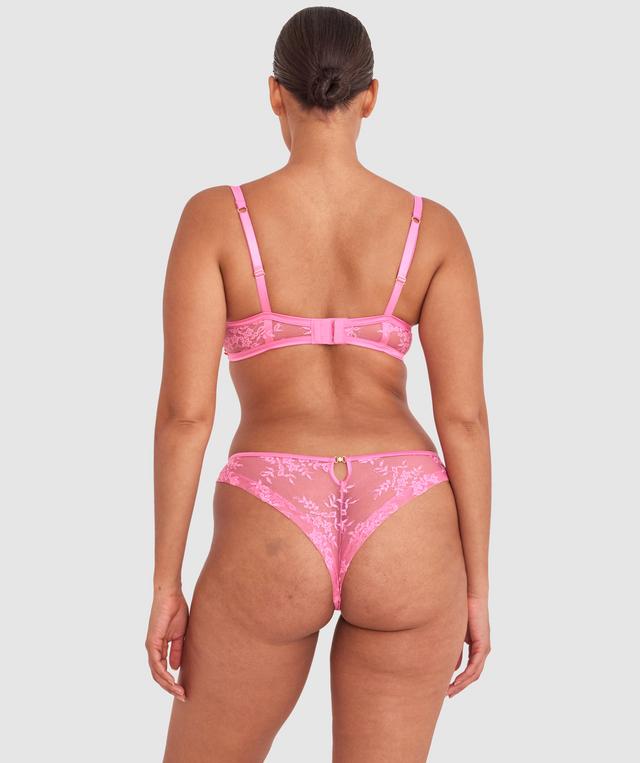 Shimma is wearing a 12 DD top and 12 bottom with bust 94cm/37in waist 70cm/27 1/2in and hip 107cm/42in. She stands at 175cm/5'9in.