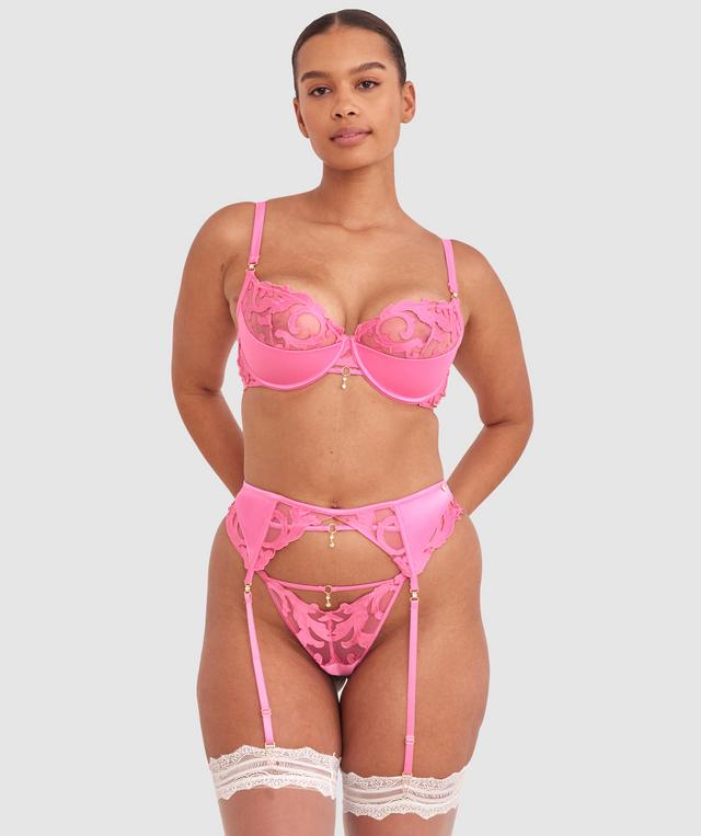 Shimma is wearing a 12 DD top and 12 bottom with bust 94cm/37in waist 70cm/27 1/2in and hip 107cm/42in. She stands at 175cm/5'9in.