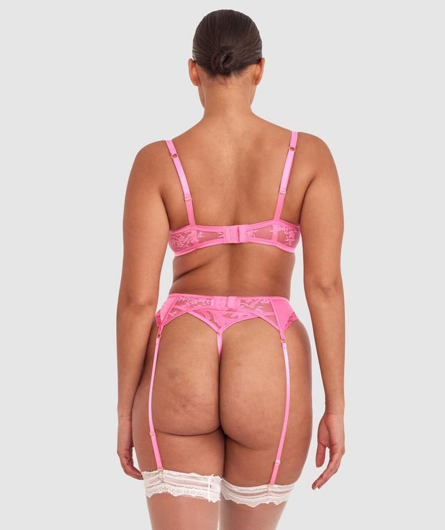 Shimma is wearing a 12 DD top and 12 bottom with bust 94cm/37in waist 70cm/27 1/2in and hip 107cm/42in. She stands at 175cm/5'9in.