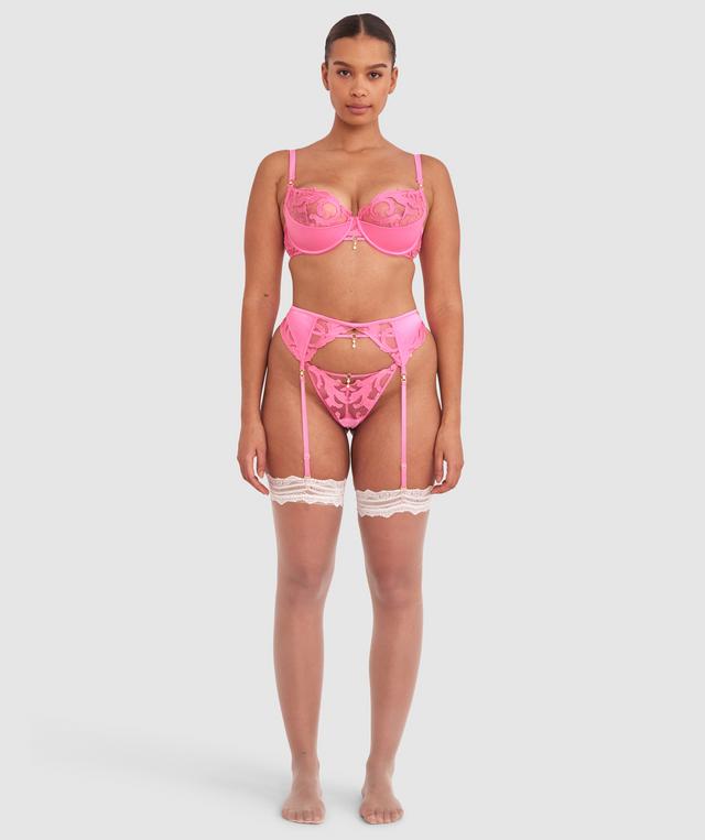Shimma is wearing a 12 DD top and 12 bottom with bust 94cm/37in waist 70cm/27 1/2in and hip 107cm/42in. She stands at 175cm/5'9in.