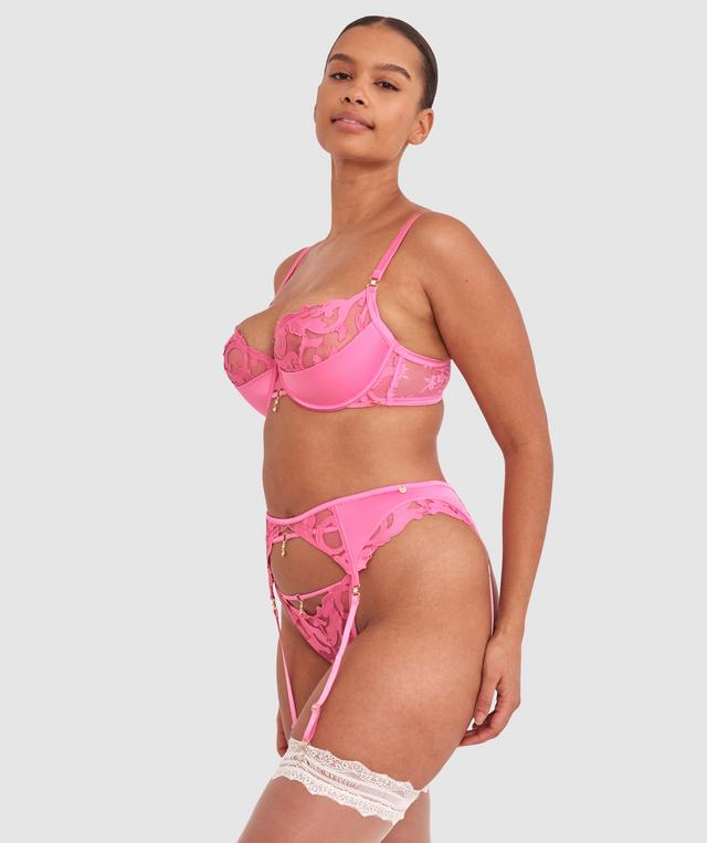 Shimma is wearing a 12 DD top and 12 bottom with bust 94cm/37in waist 70cm/27 1/2in and hip 107cm/42in. She stands at 175cm/5'9in.