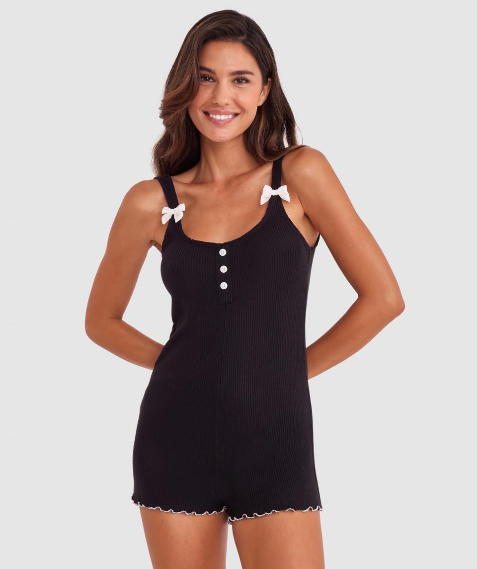 Tamara is wearing a 10B/C top and 10 bottom with bust 82cm waist 64cm and hip 88cm. She stands at 173cm/5'6in.