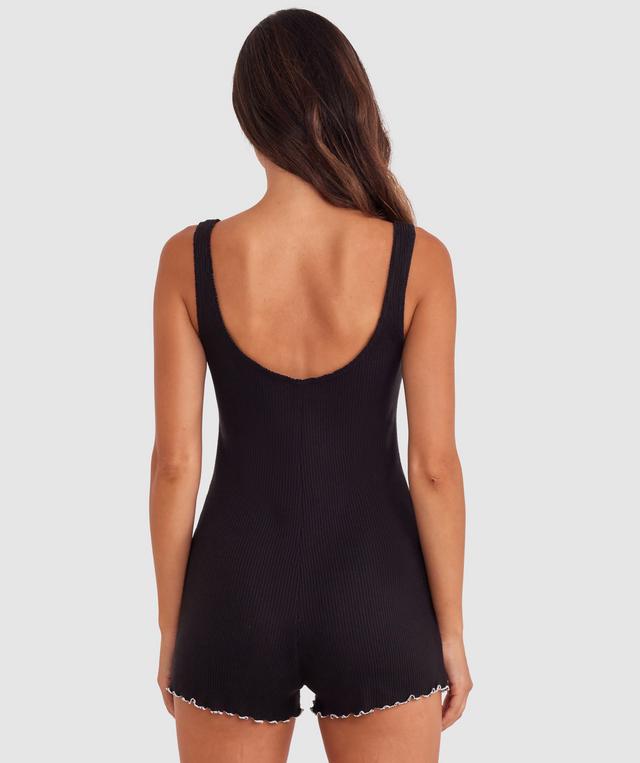 Tamara is wearing a 10B/C top and 10 bottom with bust 82cm waist 64cm and hip 88cm. She stands at 173cm/5'6in.