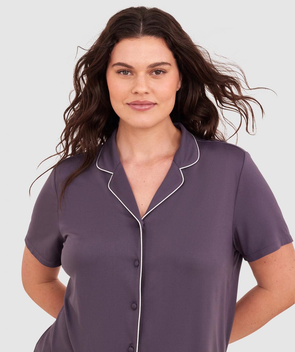 Jasmine is wearing a 12DD bra and size 12 underwear, with bust 96cm/38in, waist 77cm/30.5in, and hip 111cm/43.5in. She stands at 175cm/5'9in.