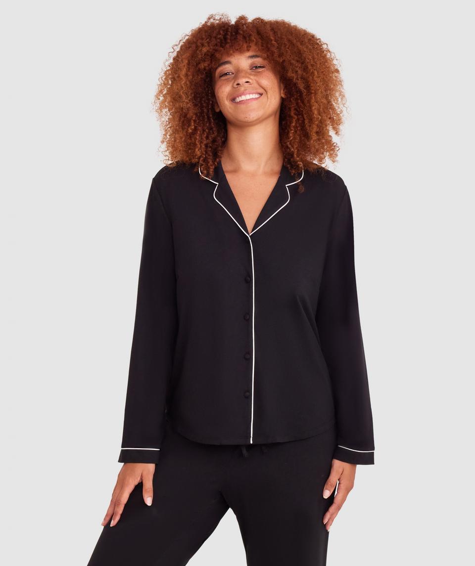 Zara is wearing a 12DD top and 12 bottom, with bust 89cm/35in, waist 71cm/28in, and hip 102cm/40in. She stands at 180cm/5'11in.