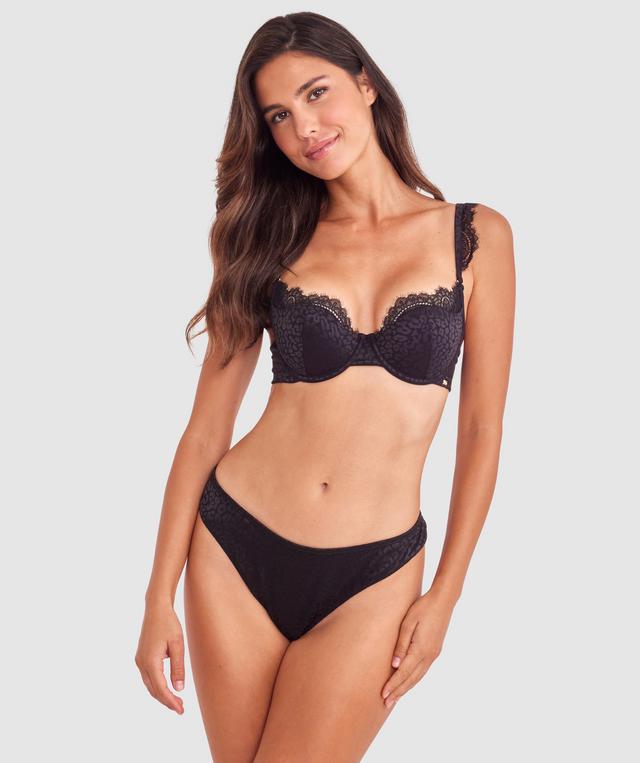 Tamara is wearing a 10B/C top and 10 bottom with bust 82cm waist 64cm and hip 88cm. She stands at 173cm/5'6in.