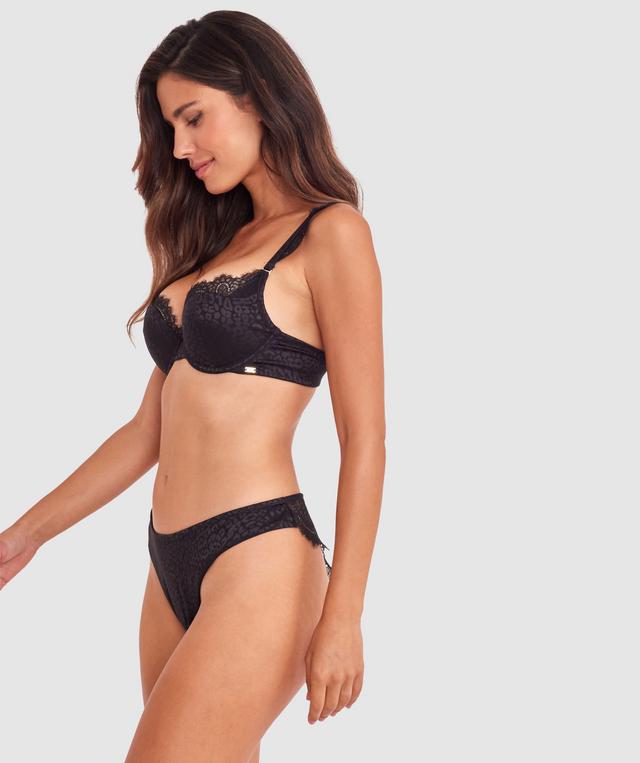 Tamara is wearing a 10B/C top and 10 bottom with bust 82cm waist 64cm and hip 88cm. She stands at 173cm/5'6in.